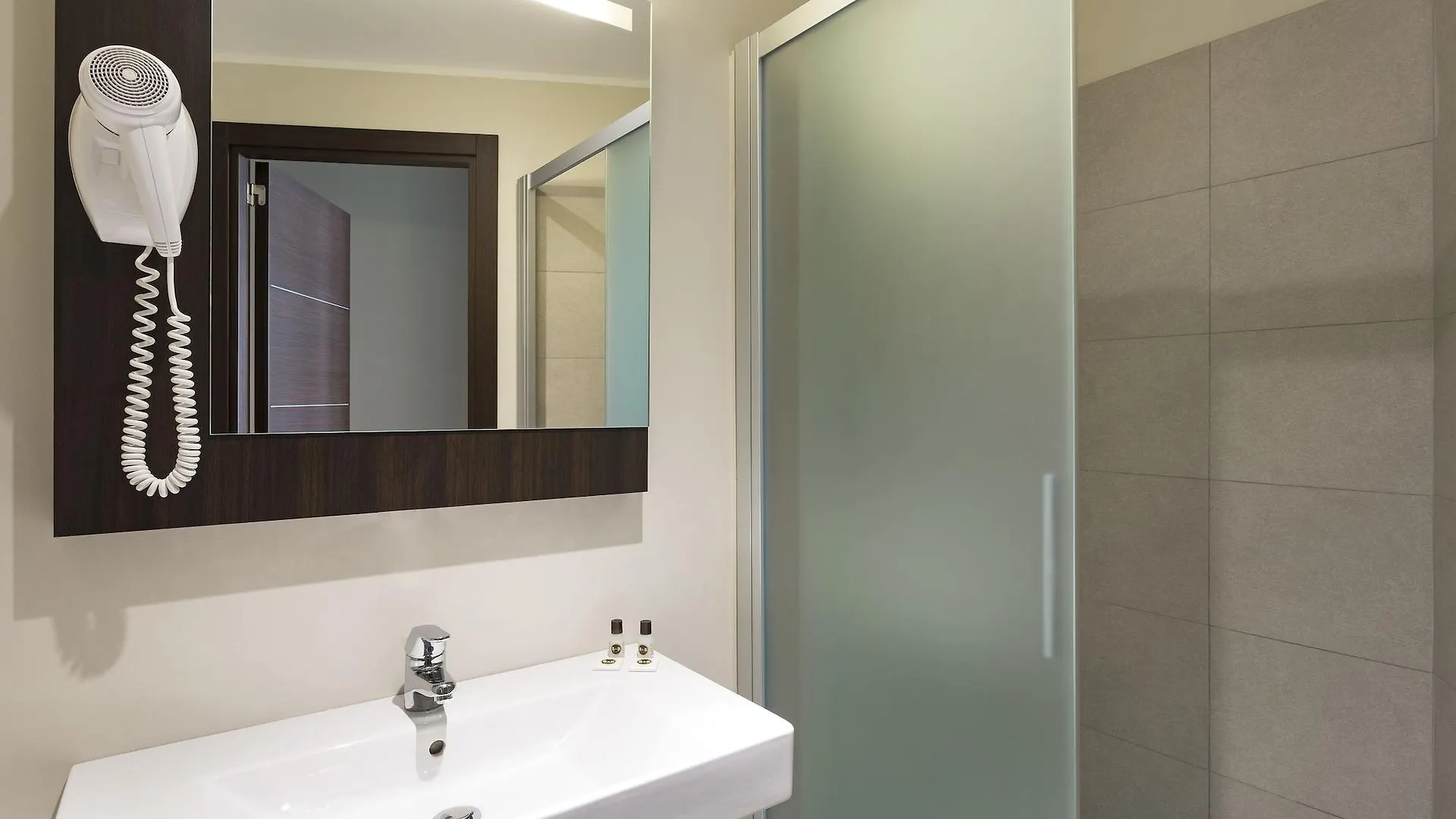 B&B Hotel Milano Central Station 3*,